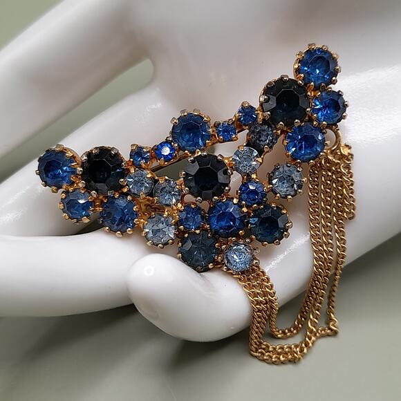 Vintage Karu Arke Blue Rhinestone Brooch, Made in Austria, 1950s, 1 by 2 Inches - Picture 11 of 11